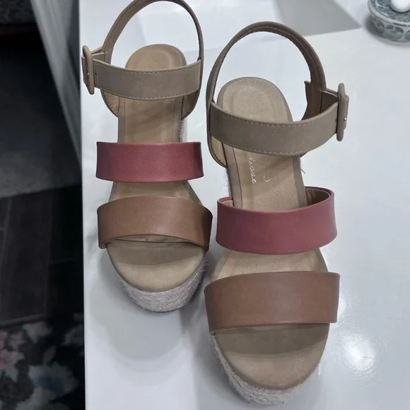 Coconuts by Matisse two-tone wedges - Picture 2 of 4